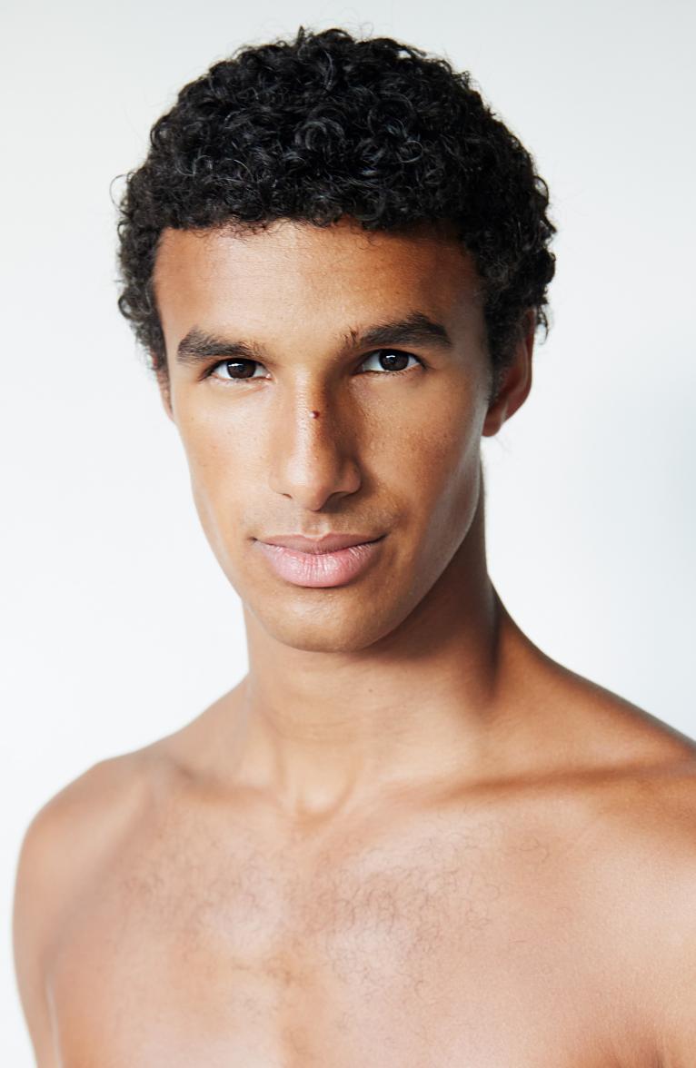 model-Yonis.-3957
